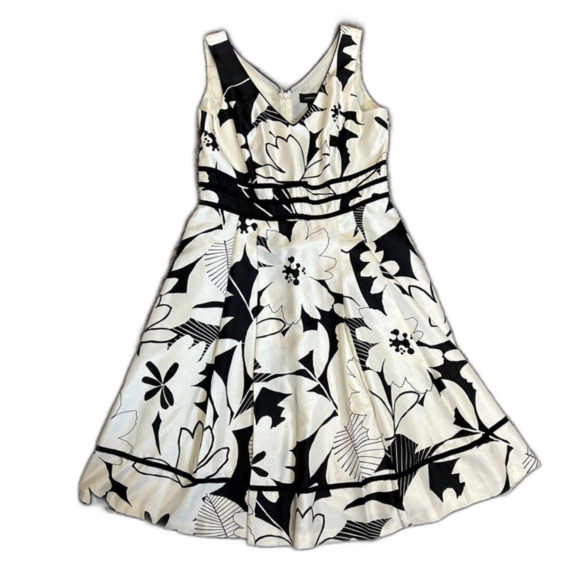 R&M Richards Ivory Black Floral V-Neck Sleeveless Fit & Flare Cocktail Dress 8 - Picture 1 of 16